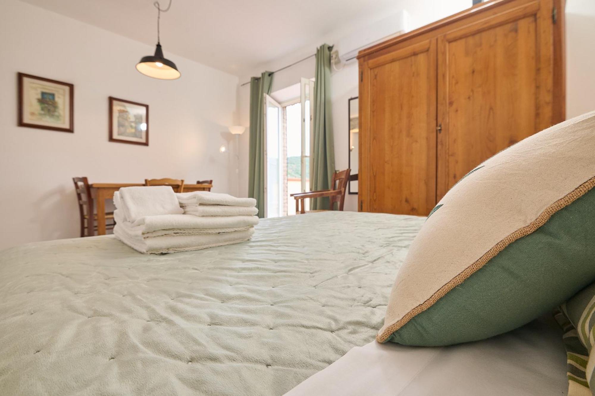 סוברטו Il Chiostro Appartamenti & Suites מראה חיצוני תמונה