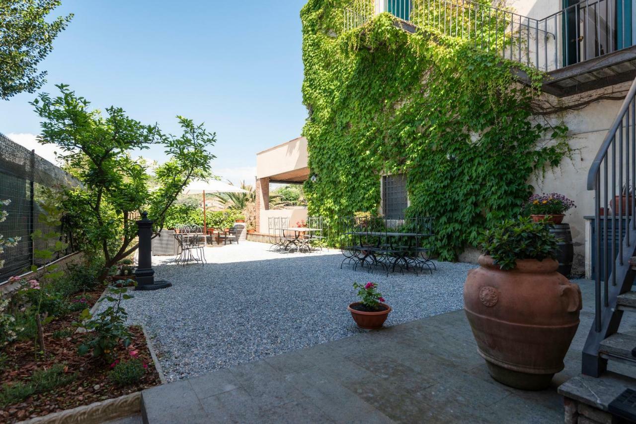 סוברטו Il Chiostro Appartamenti & Suites מראה חיצוני תמונה